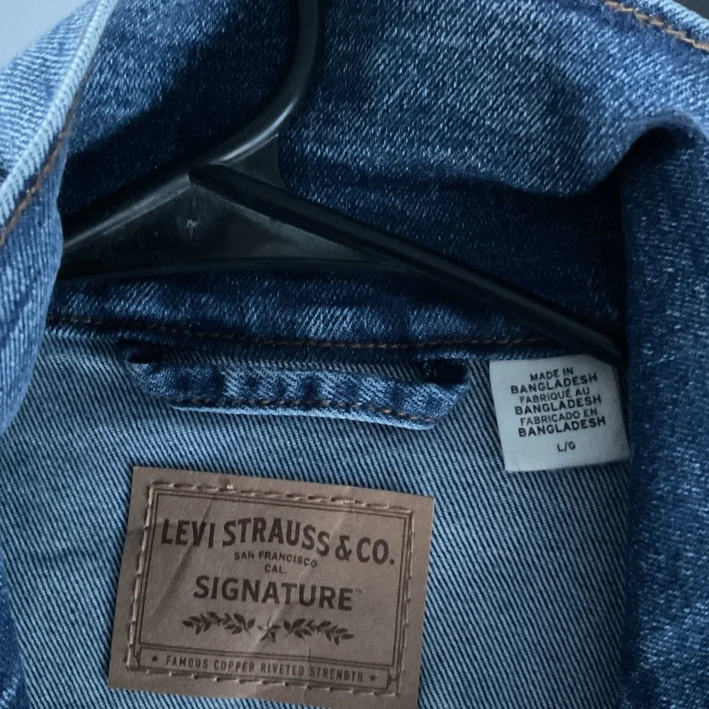 LEVI STRAUSS & CO SIGNATURE SHORT DENIM JEANS JACKET NWOT SZ L - Picture 4 of 4